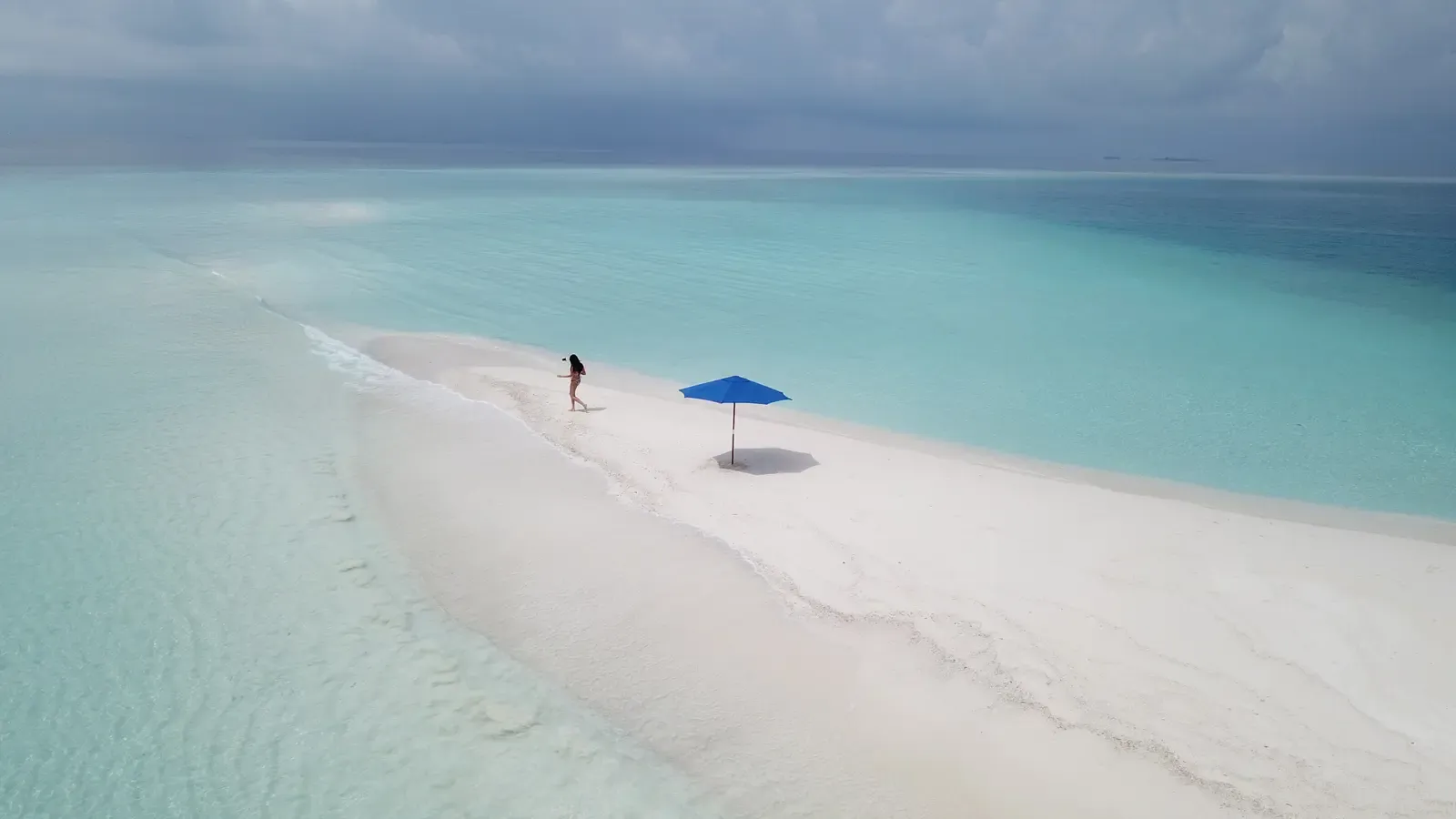 White sandbank surrounded by turquoise water near Ukulhas in the Maldives.